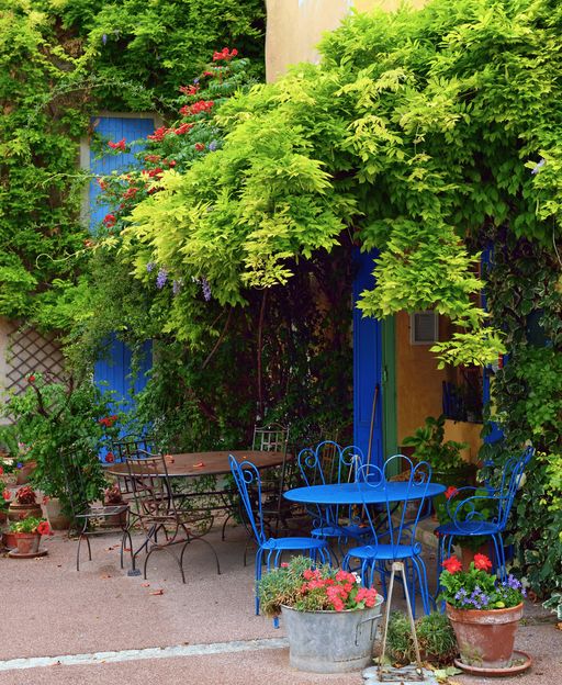 Why Every French Family Disappears for Three Hours Every Sunday