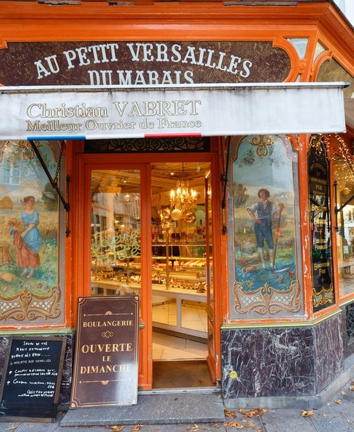 The One Thing Every French Person Does Before 9 in the Morning