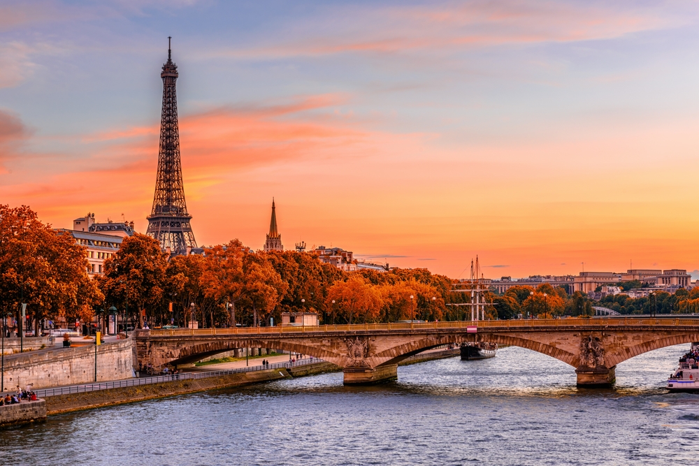 The Eiffel Tower at Golden Hour: A Practical Guide