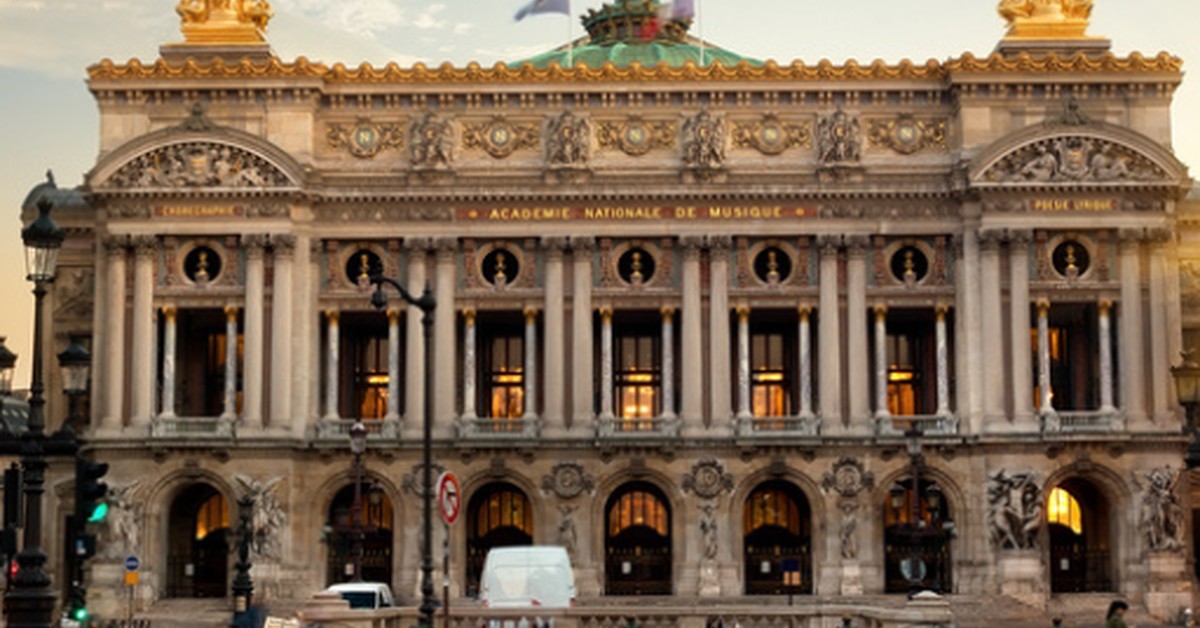 Ornate Belle Époque opera house facade with columned entrance and gilded dome