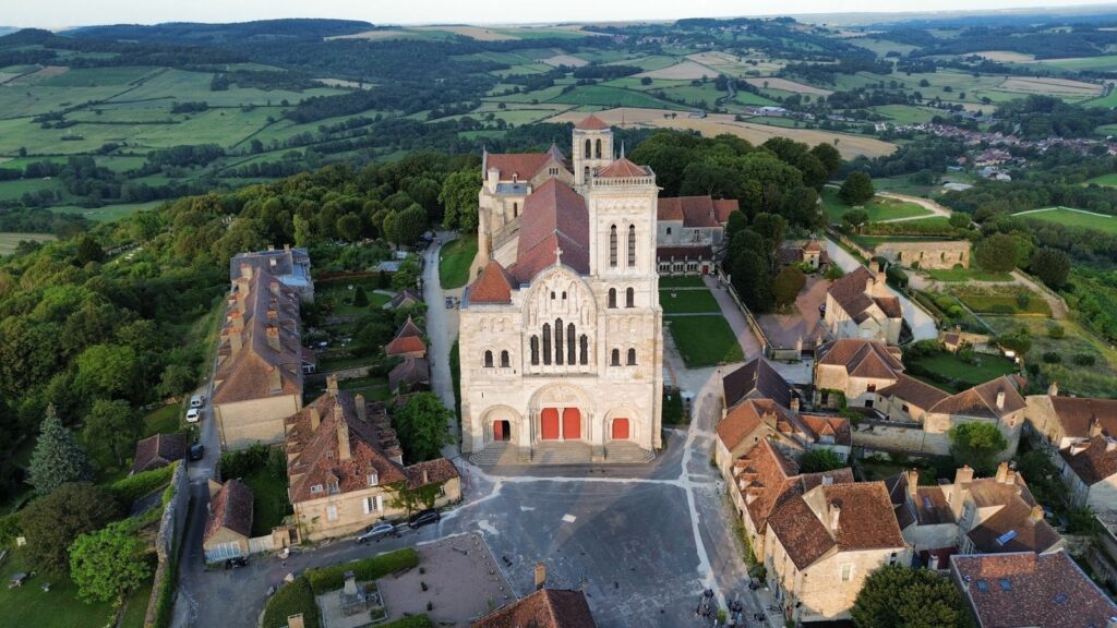 VĂŠzelay basilica and the village rooftops from above