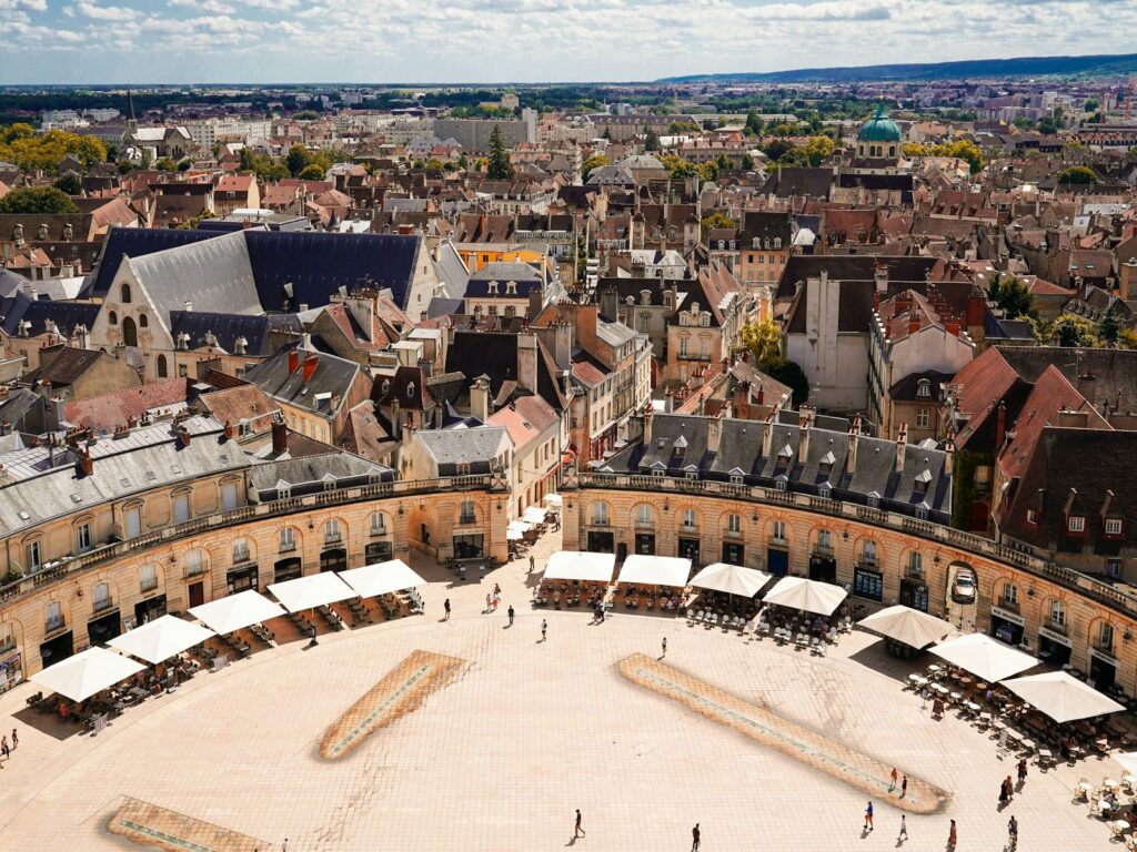 Place de la LibĂŠration in Dijon, a semicircular square, seen from above